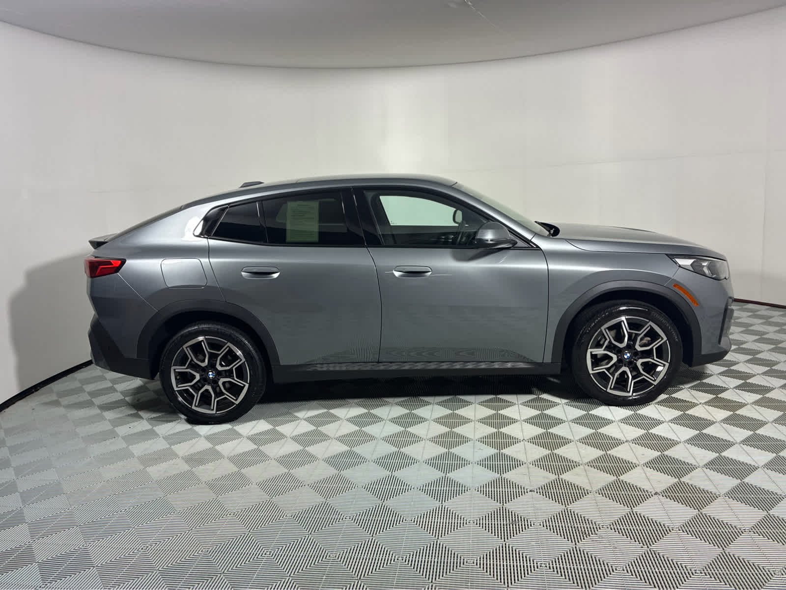 Used 2026 Skyscraper Grey Metallic BMW xDrive28i image 4
