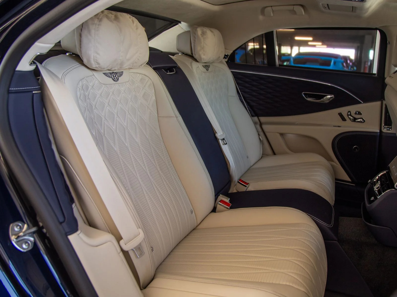 Used 2024 Blue Bentley Azure image 29