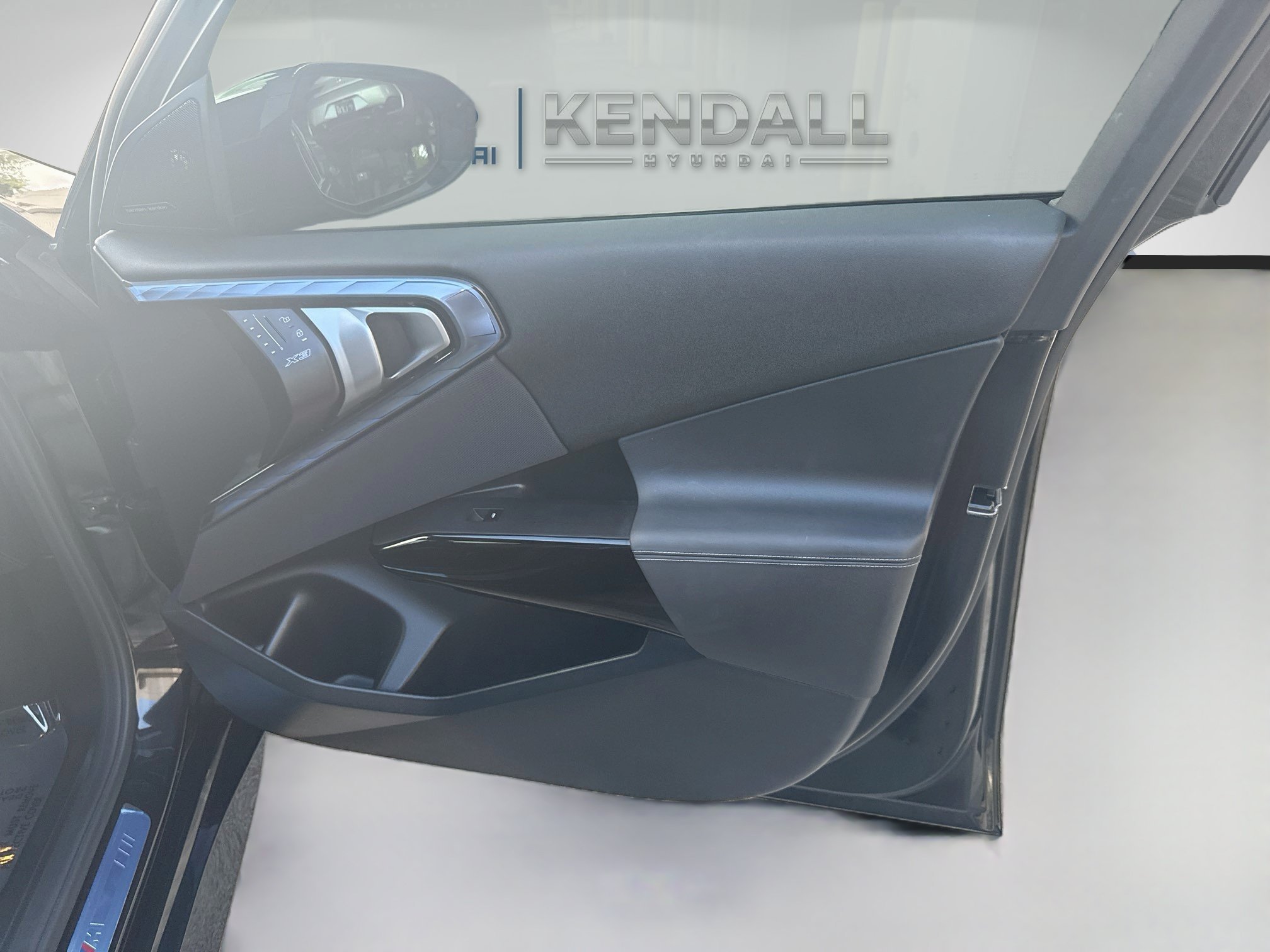 Used 2026 Black Sapphire Metallic BMW M50 xDrive image 32
