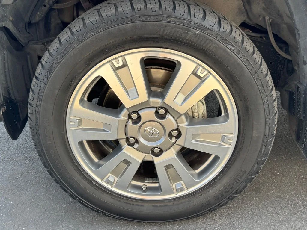 Used 2014 Black Toyota Platinum image 26