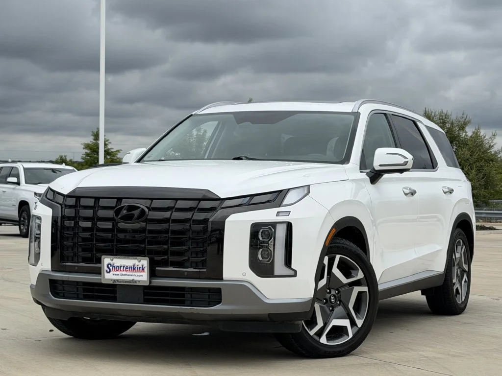 Used 2023 White Hyundai Limited image 2