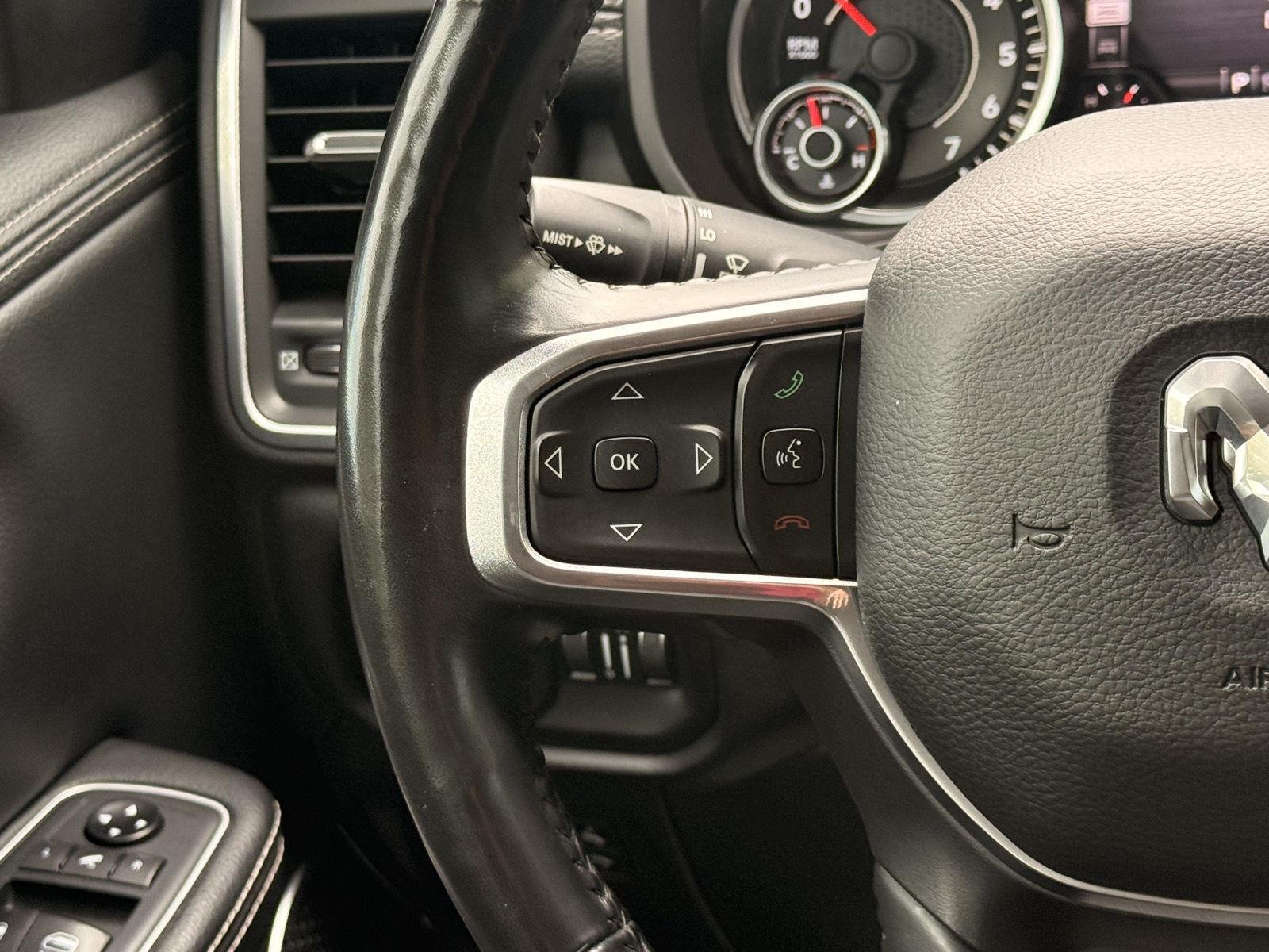 Used 2020 Diamond Black Crystal Pearlcoat Ram Laramie image 27