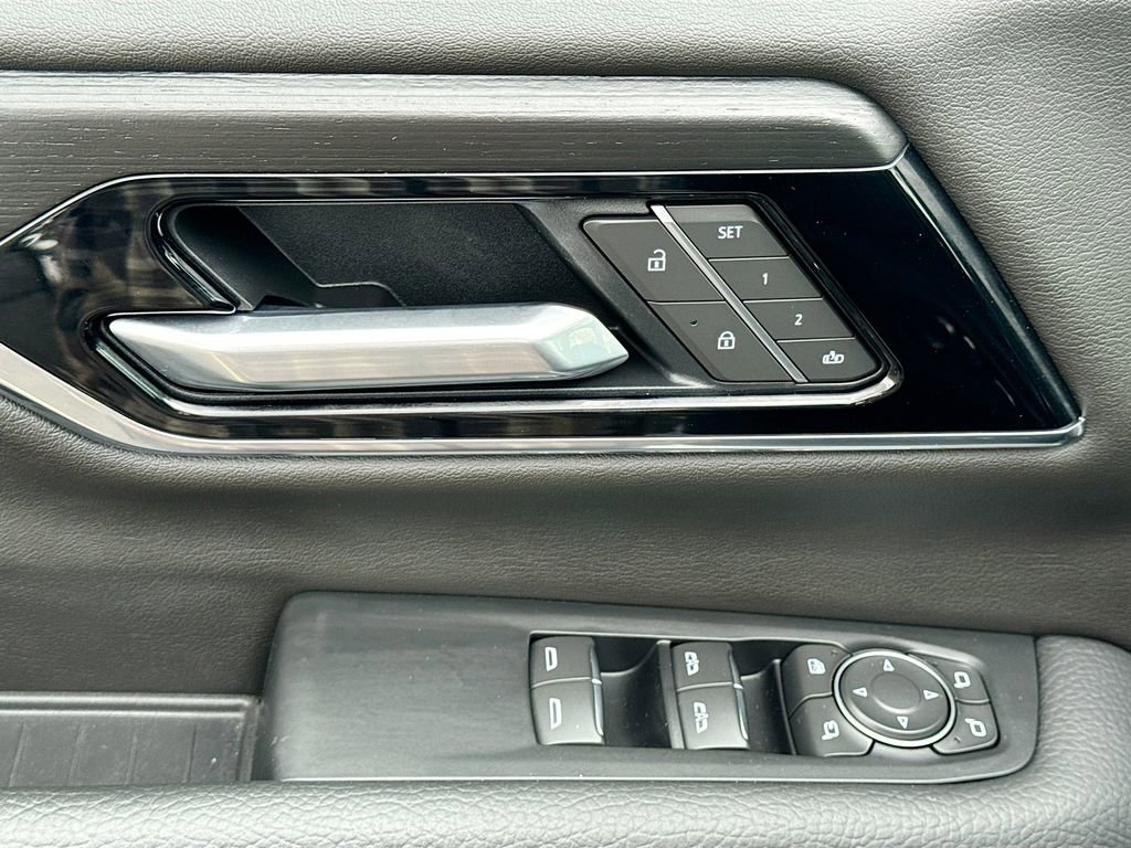 2025 GMC Yukon XL Denali - Photo 18