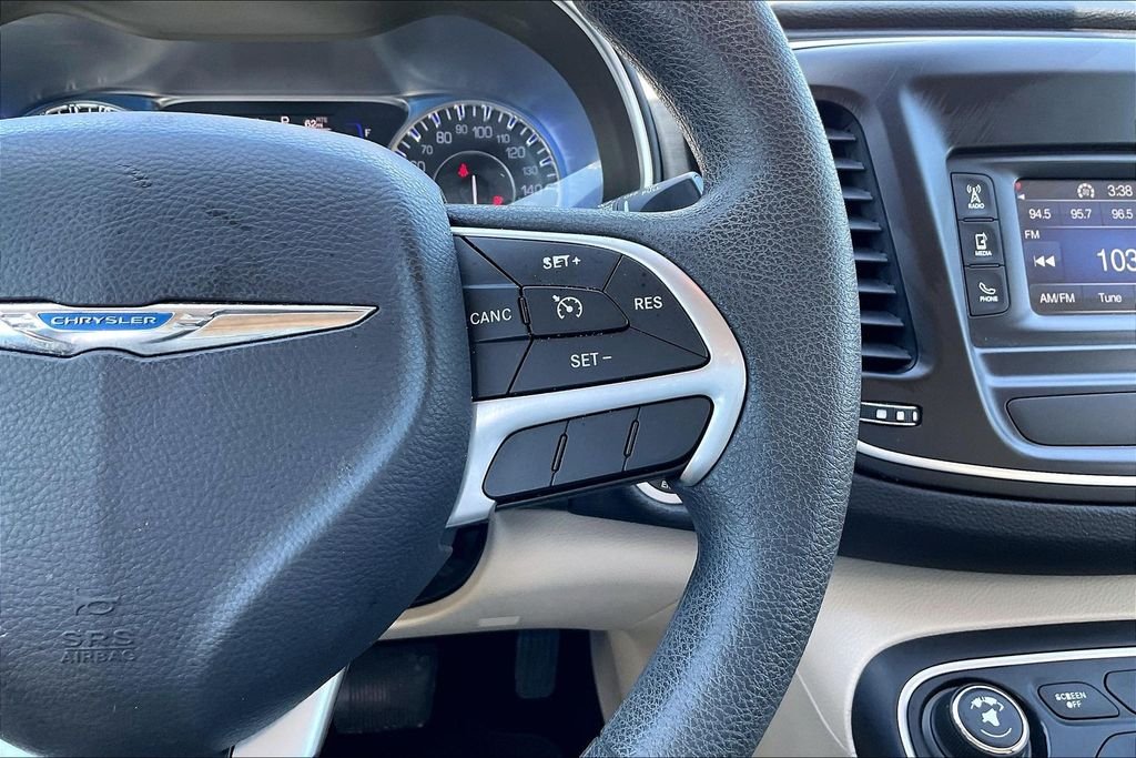 Used 2015 Silver Chrysler Limited image 10