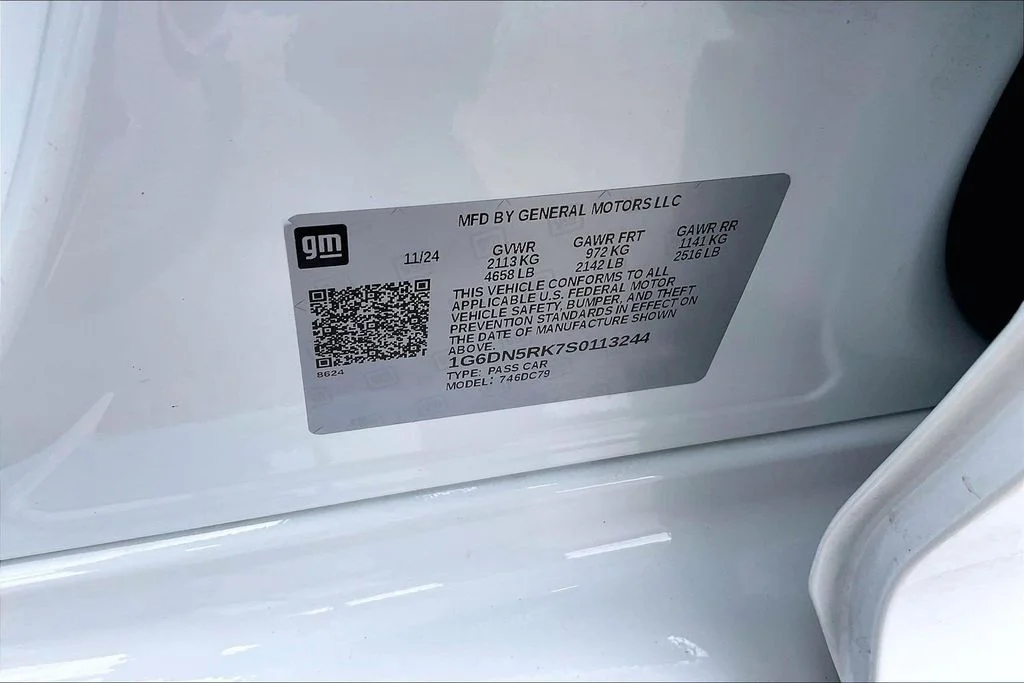 Used 2025 White Cadillac Premium Luxury image 16