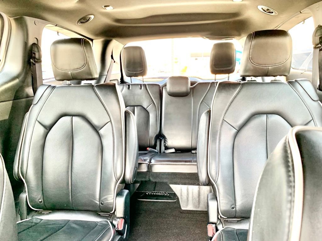 Used 2025 White Chrysler Limited image 46
