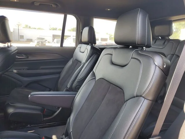 Used 2023 Black Jeep Altitude image 10