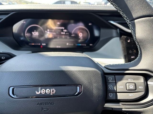 New 2026 Red Hot Pearl-Coat Exterior Paint Jeep Laredo image 25