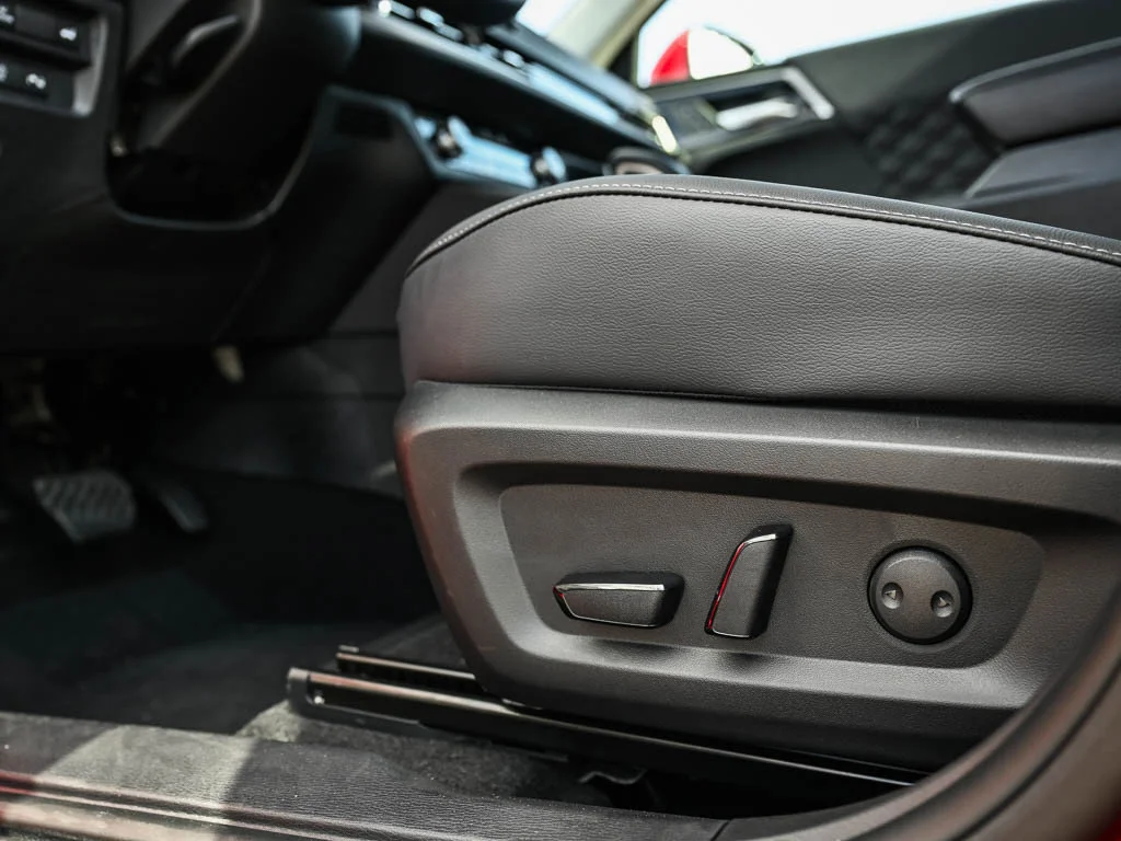 2025 Mitsubishi Outlander Plug-in Hybrid SEL - Photo 18