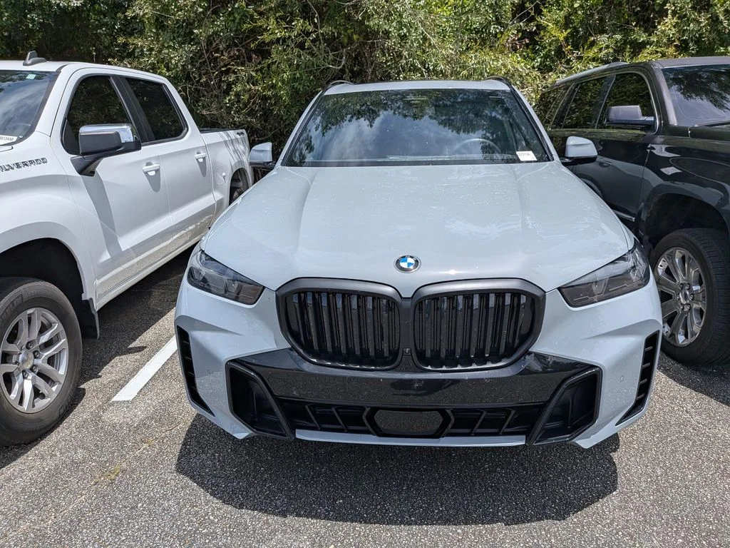 Used 2026 Gray BMW xDrive40i image 4