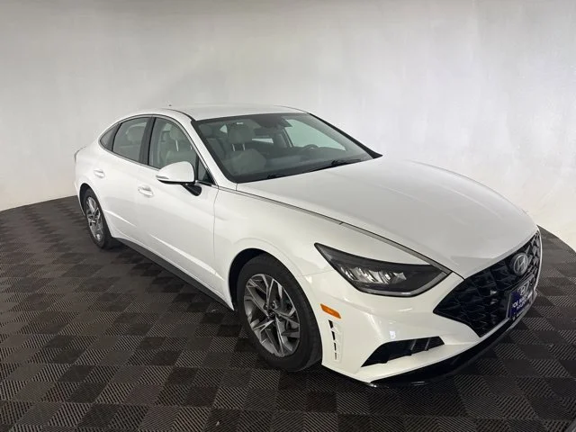 Used 2023 White Hyundai SEL image 2