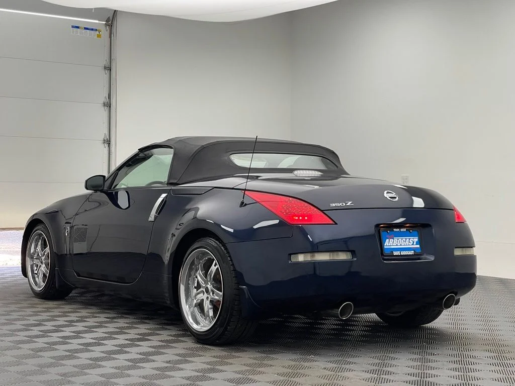 Used 2007 San Marino Blue Pearl Nissan Touring image 10