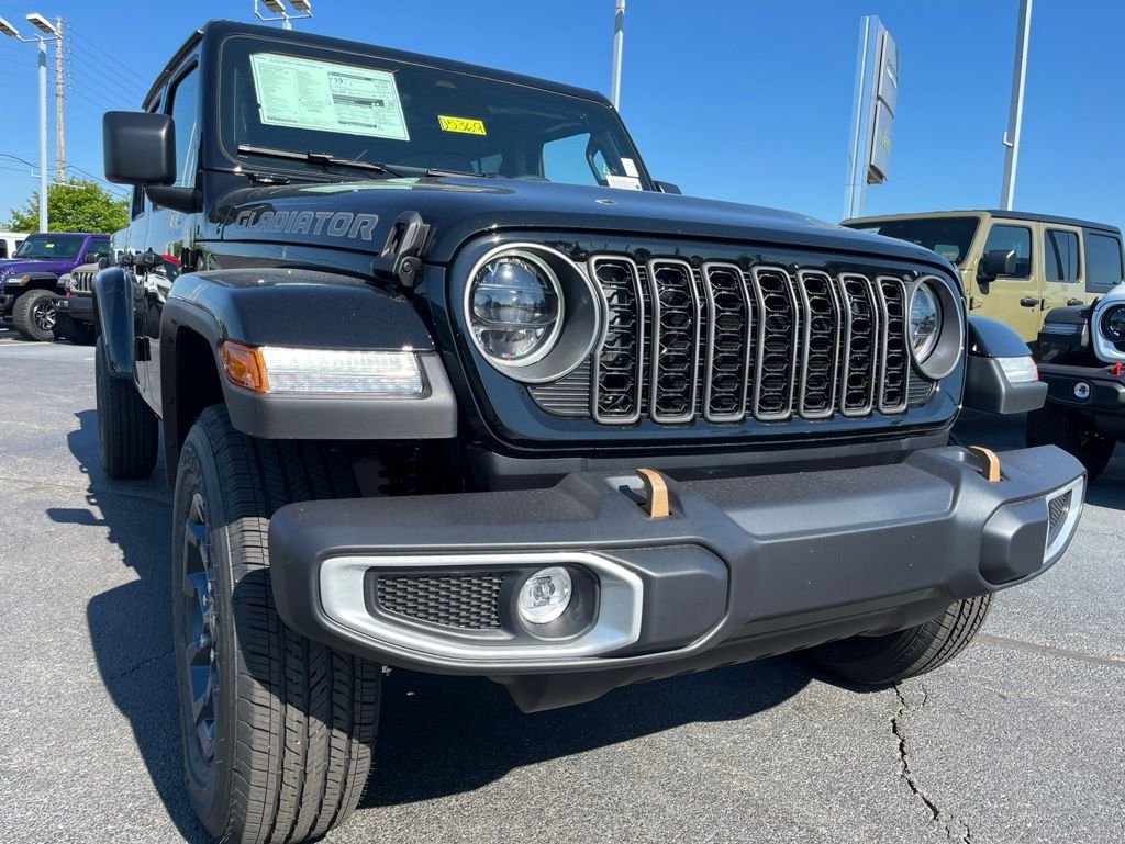 New 2026 Black Clear-Coat Exterior Paint Jeep 85th Anniversary Edition image 38