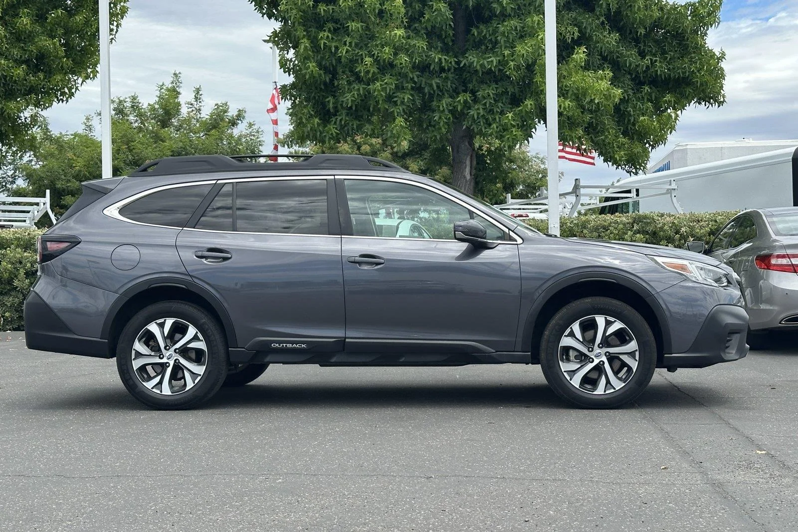 Used 2022 Magnetite Gray Metallic Subaru Limited image 3