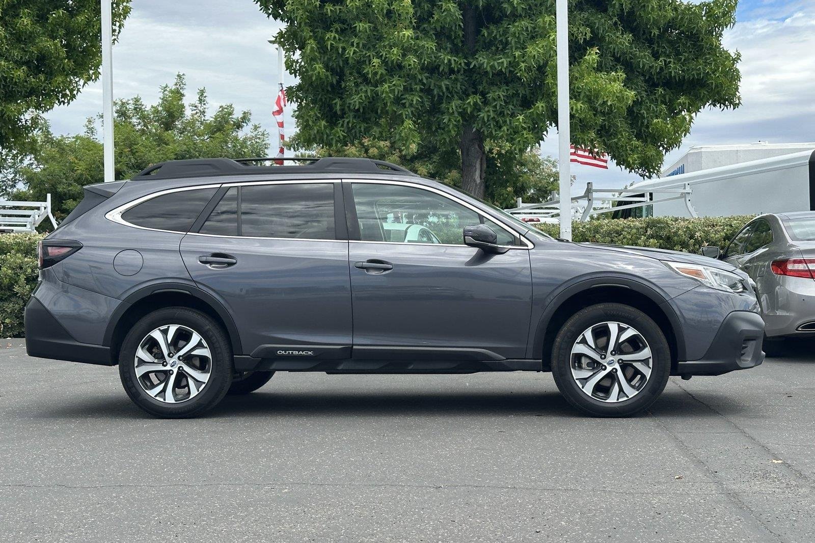 Used 2022 Magnetite Gray Metallic Subaru Limited image 3