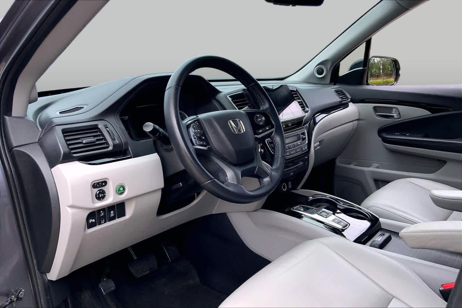 Used 2021 Modern Steel Metallic Honda Touring 7-Passenger image 18