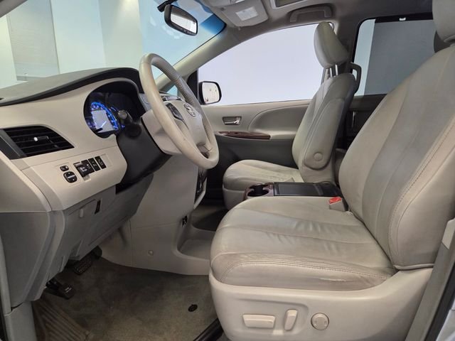 Used 2013 Silver Toyota XLE image 9