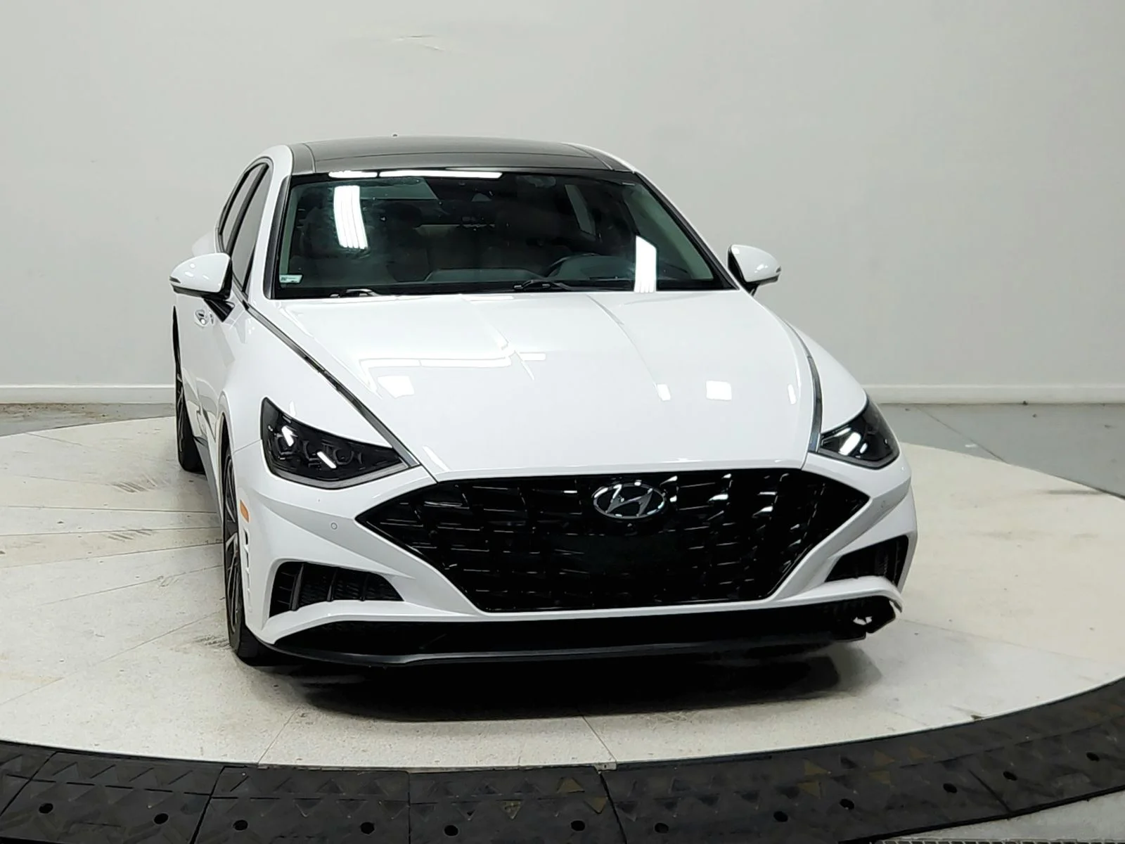 Used 2023 Serenity White Hyundai Limited image 3
