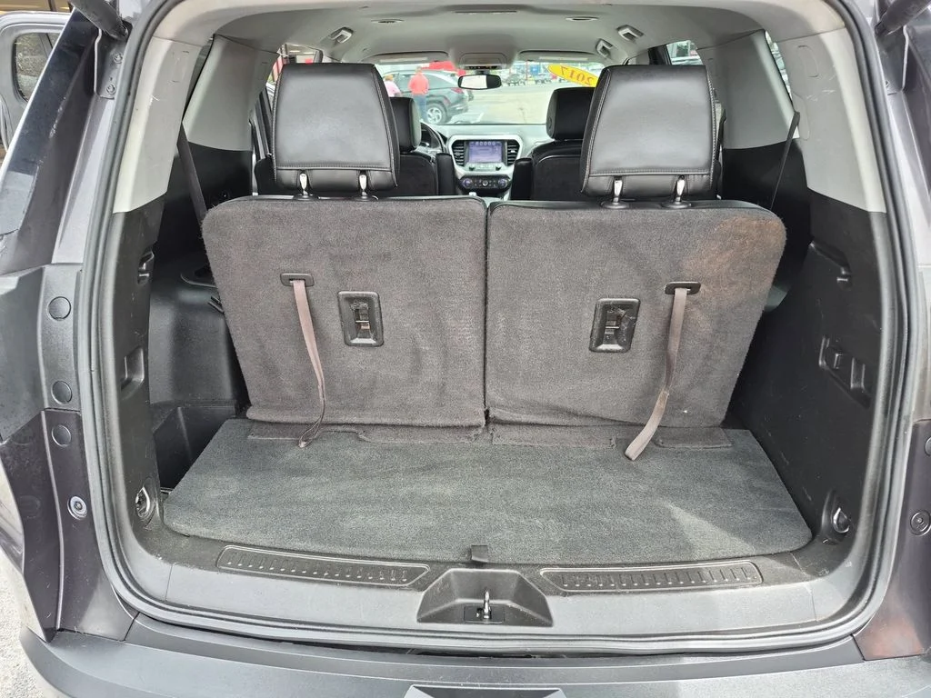 Used 2017 Iridium Metallic GMC SLT-1 image 16