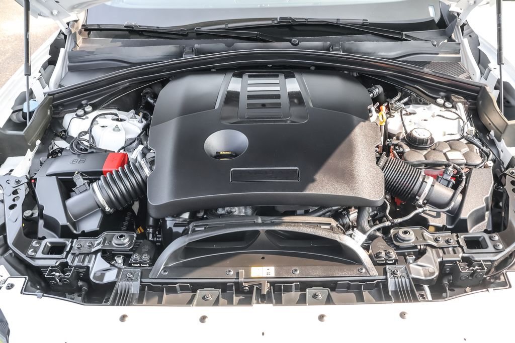 Used 2024  Jaguar P400 R-Dynamic S image 41