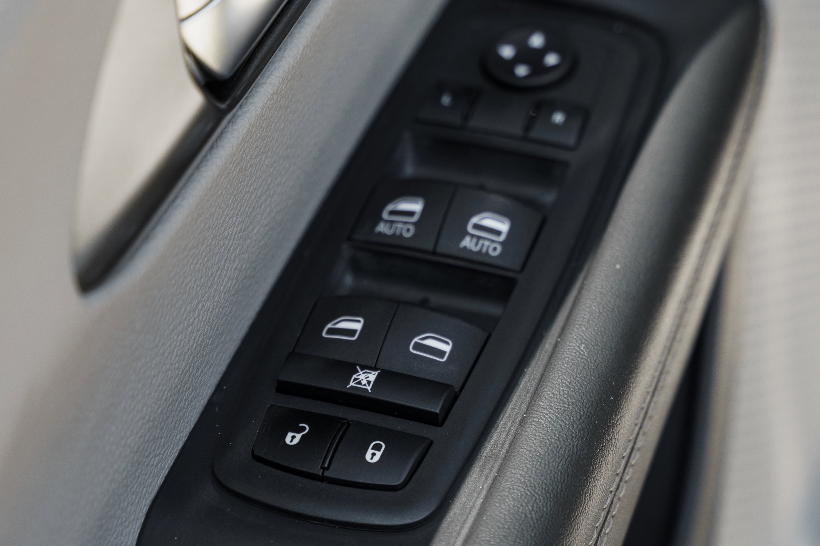 Used 2023 Fathom Blue Pearlcoat Chrysler Touring L image 22
