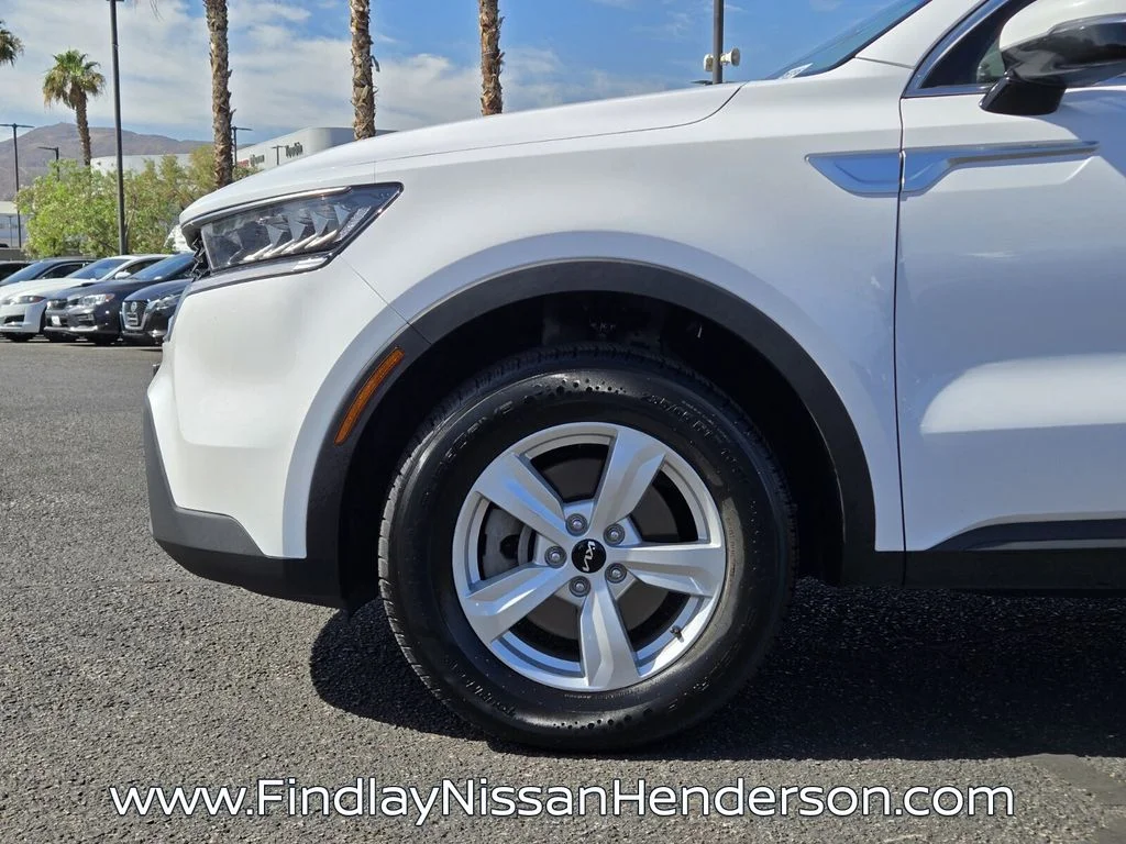 Used 2022 White Kia LX image 9