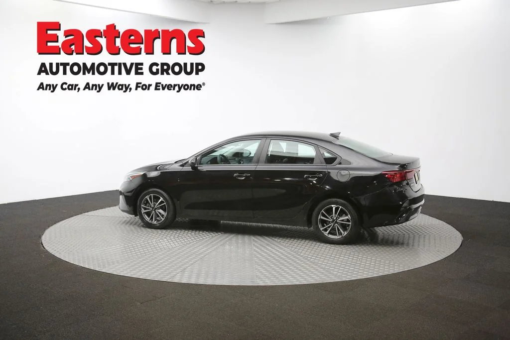 Used 2022 Black Kia LXS image 58