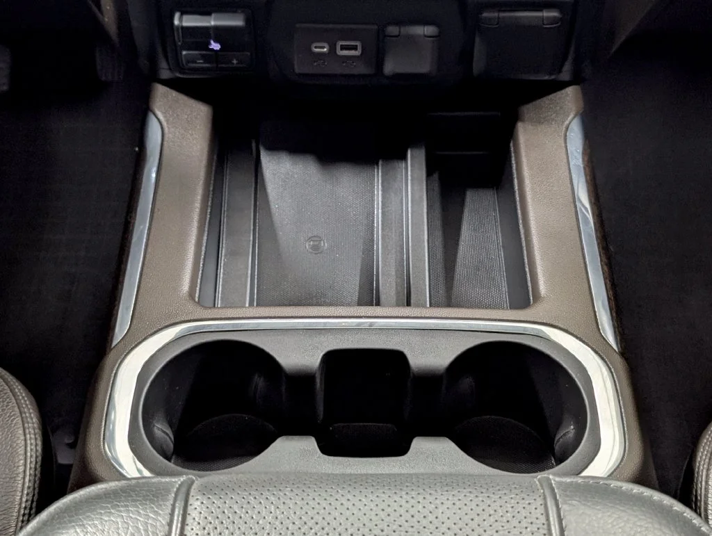 Used 2022 White Frost Tricoat GMC Denali image 7