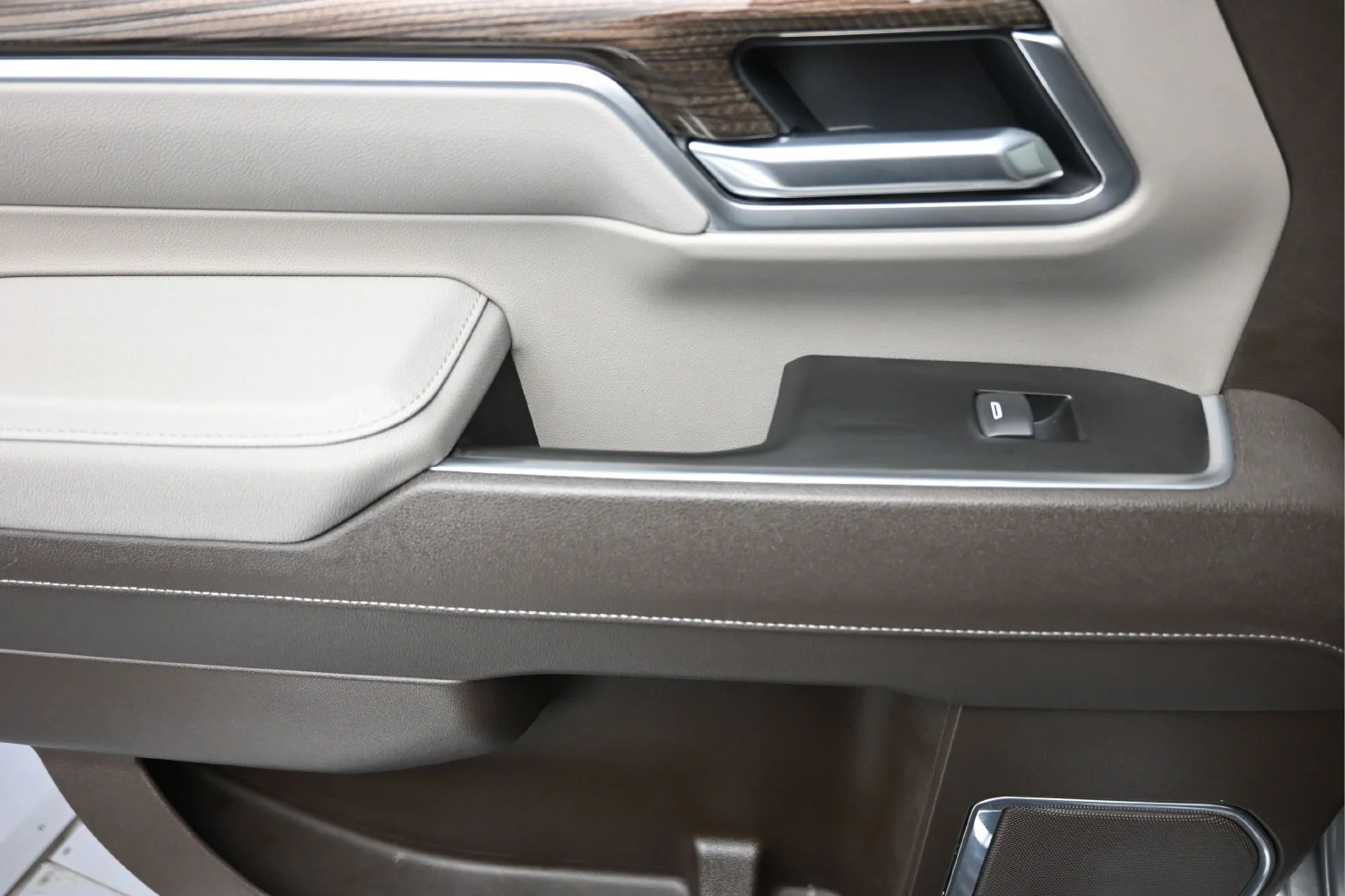 Used 2026 Sterling Gray Metallic Chevrolet LT image 10