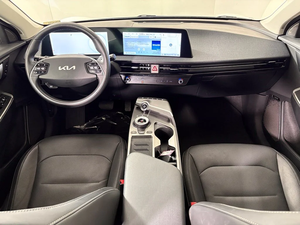 Used 2022 White Kia Wind image 33