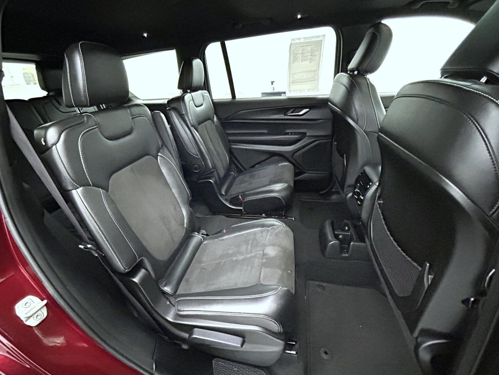 Used 2023 Red Jeep Altitude image 18