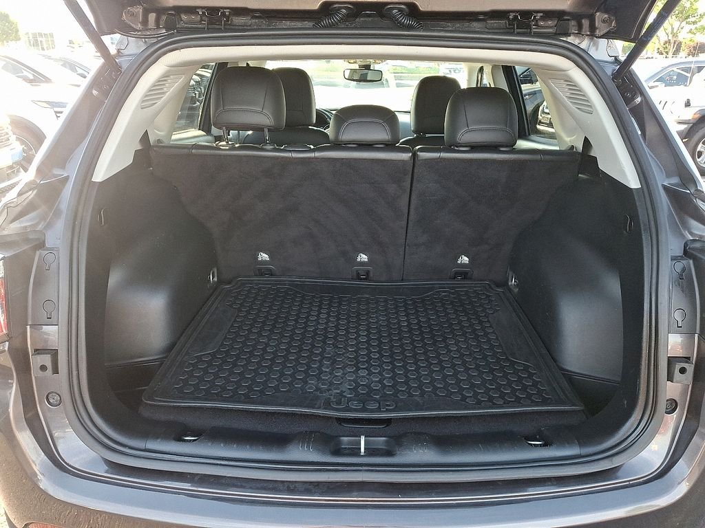 Used 2021 Gray Jeep Latitude image 29