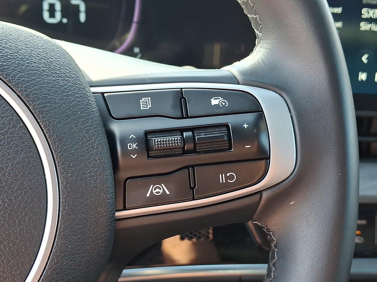 Used 2024 Glacial White Pearl - GWP Kia X-Line image 24