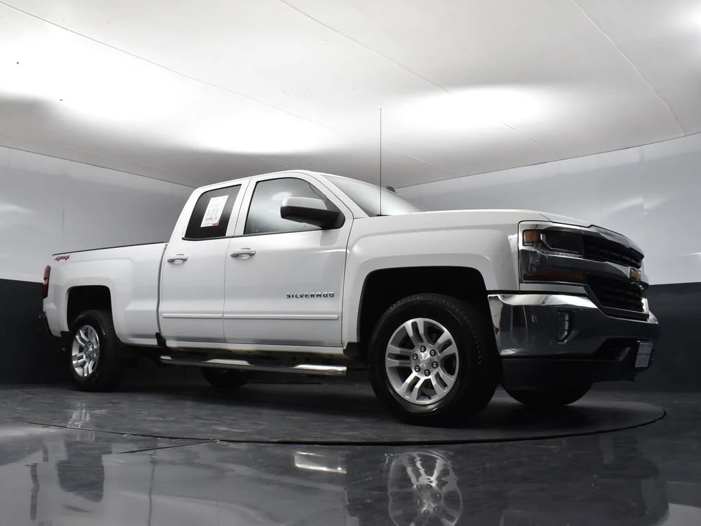 Used 2019 Summit White Chevrolet LT image 28