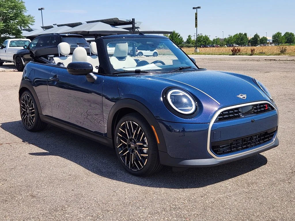 New 2026 Indigo Sunset Blue Metallic MINI Iconic image 5