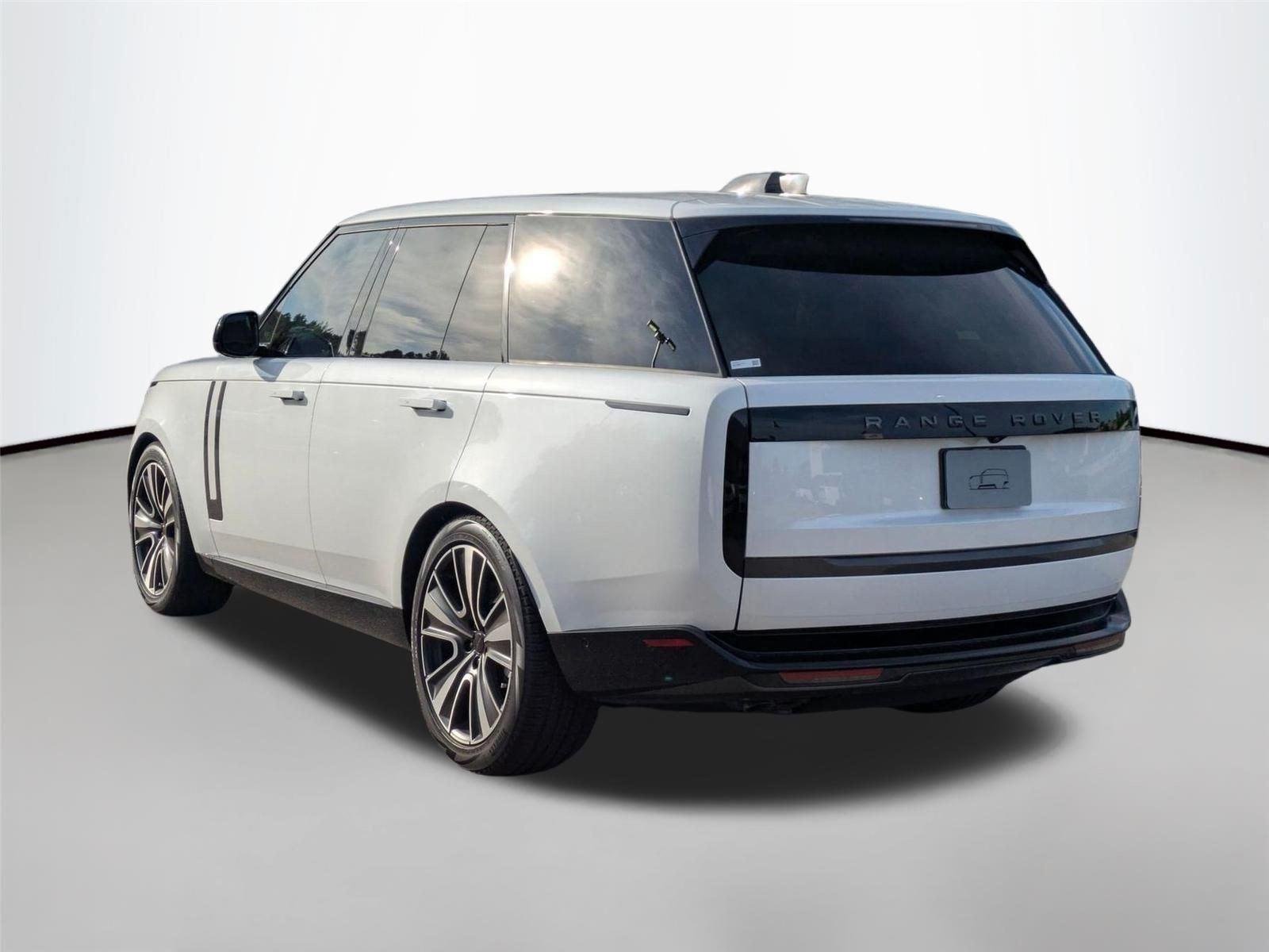 New 2026 Ostuni Pearl White Land Rover SE image 7