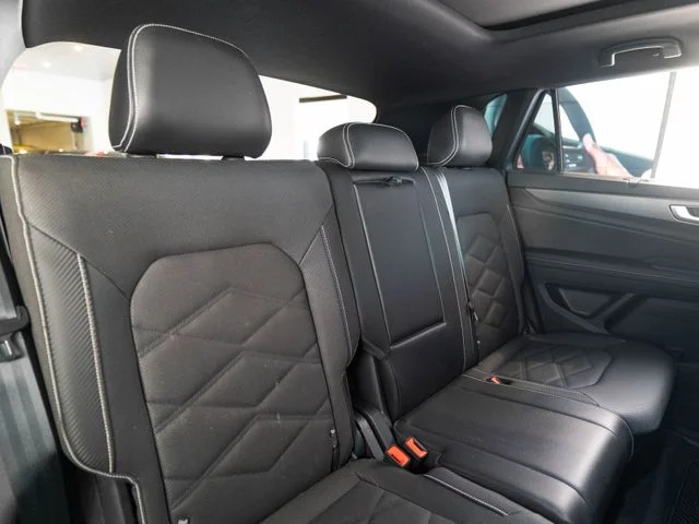 Used 2024 Gray Volkswagen 2.0T SE w/Technology image 30