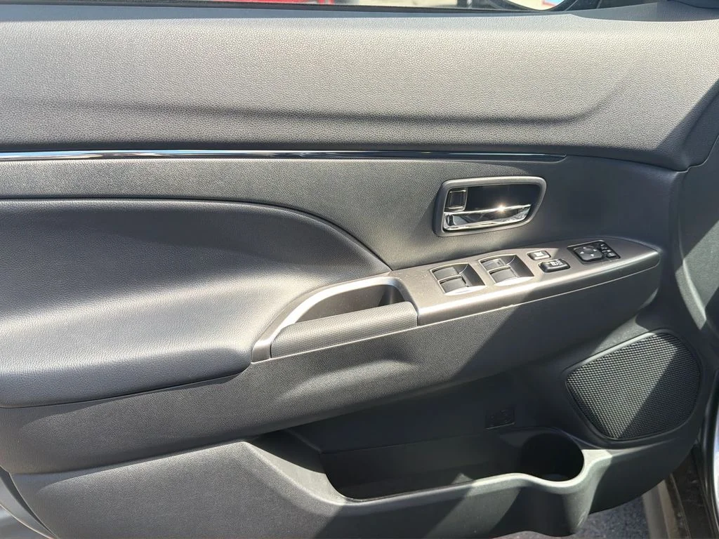 New 2026 Mercury Gray Metallic Mitsubishi 2.0 SE image 9