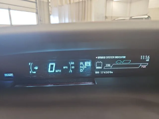 Used 2015 Silver Toyota Three image 19