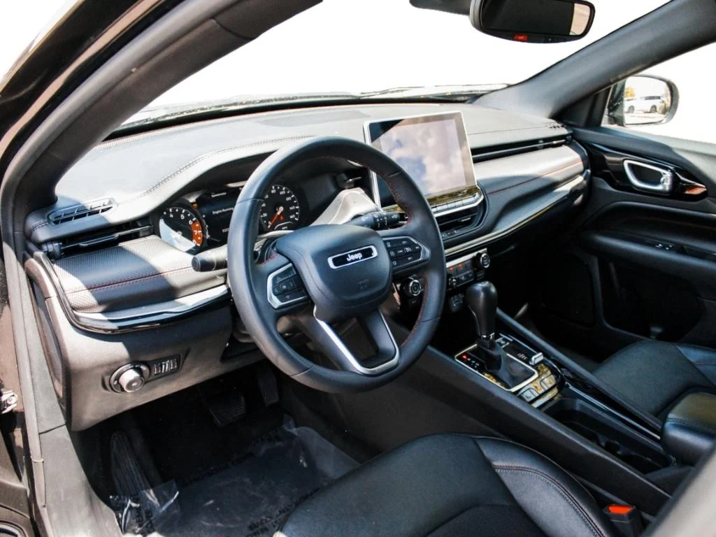 Used 2024  Jeep Trailhawk image 8