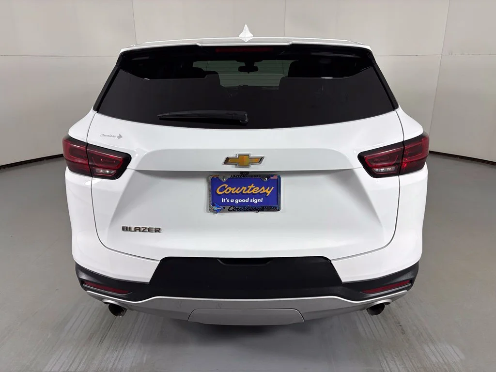 Used 2025 White Chevrolet LT image 7