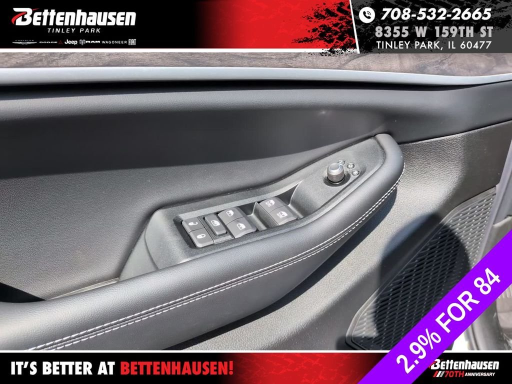 New 2026 Bright White Clear-Coat Exterior Paint Jeep Laredo Altitude image 15