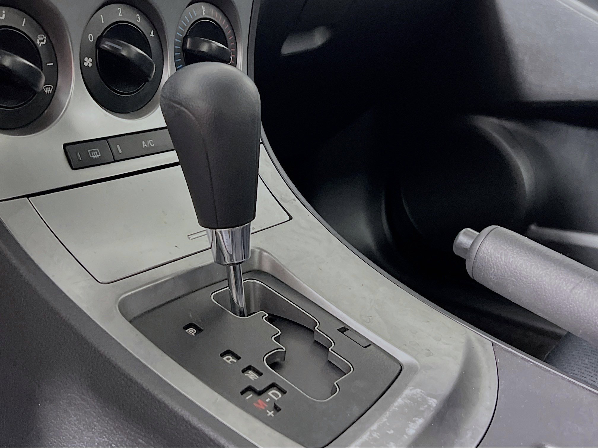 Used 2011 Crystal White Pearl Mica Mazda i Touring image 20