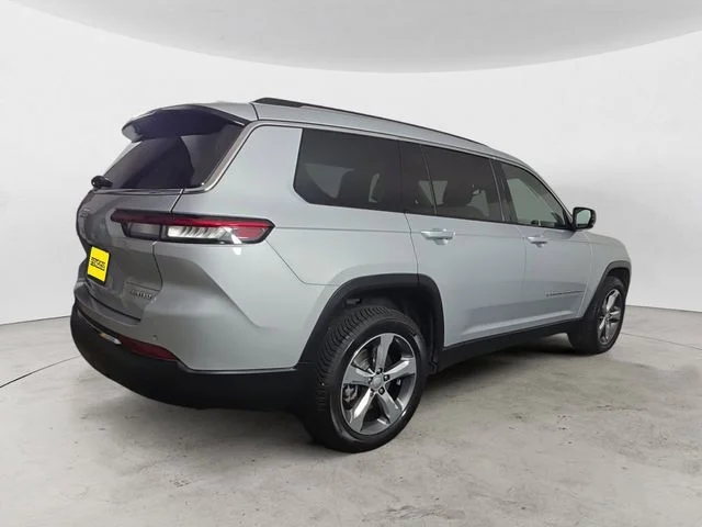 Used 2022 Silver Jeep Limited image 5