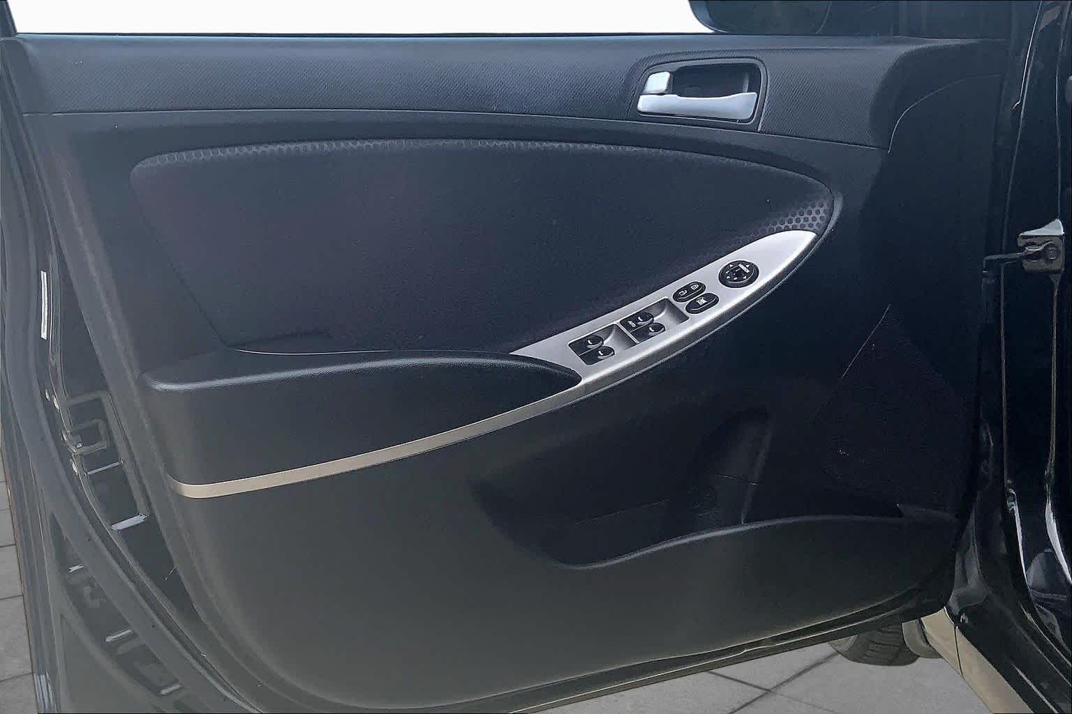 Used 2015 Ultra Black Pearl Hyundai Sport image 22