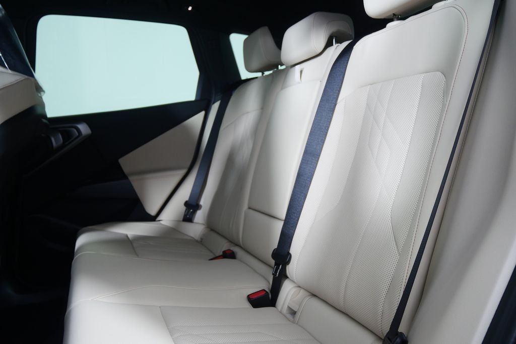 Used 2026 Skyscraper Grey Metallic BMW 30 xDrive image 15