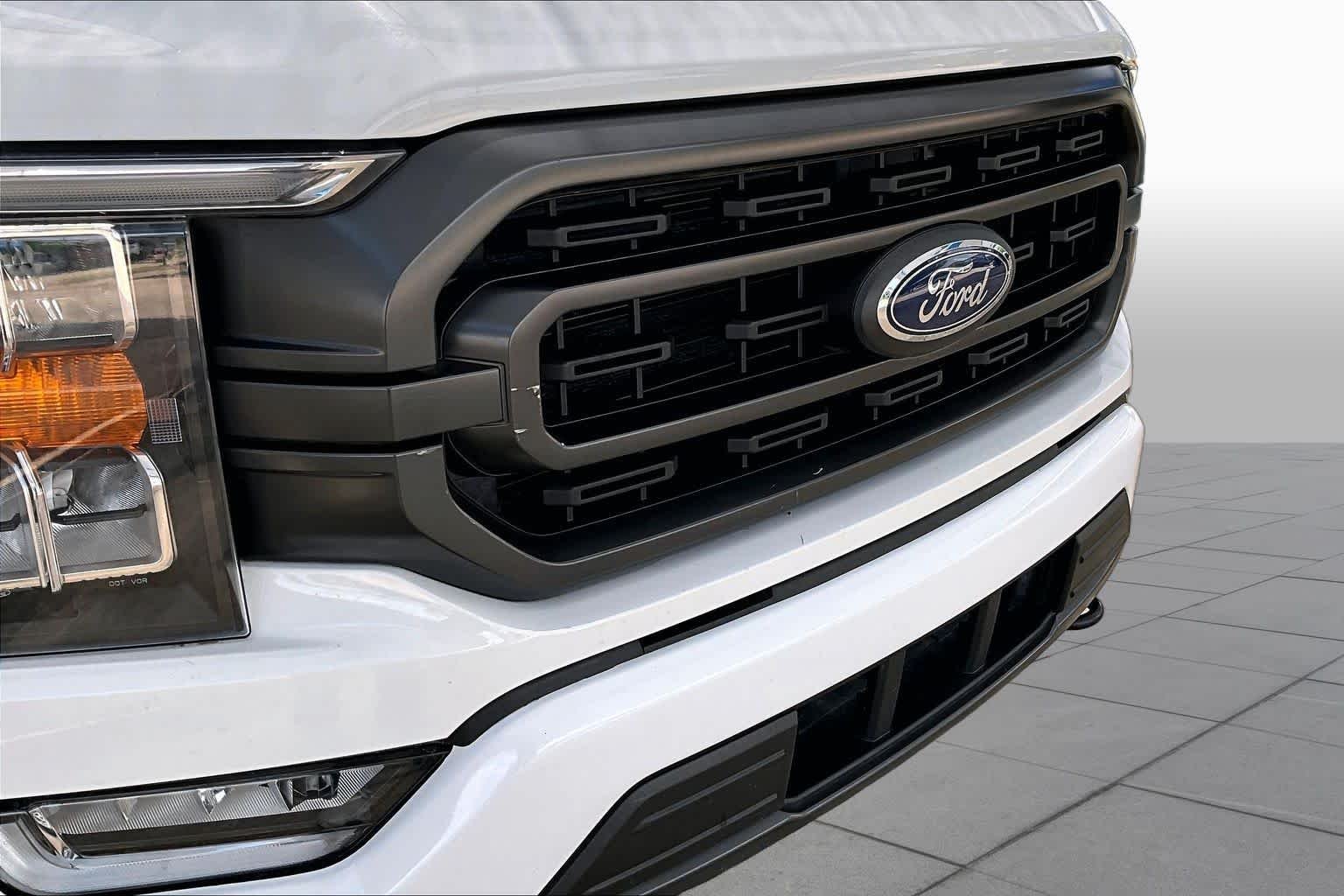 Used 2023 Oxford White Ford XLT image 30