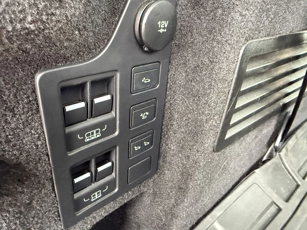 Used 2018 Black Land Rover HSE image 8