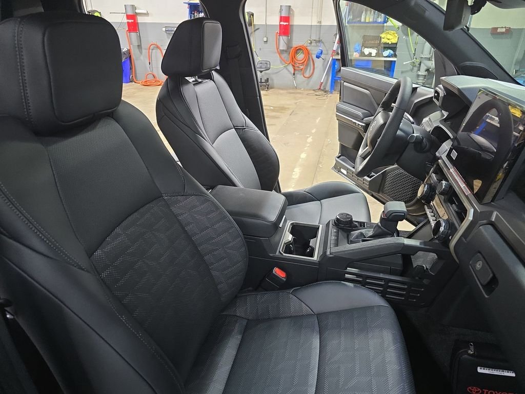 2025 Toyota Tacoma TRD Off Road - Photo 12
