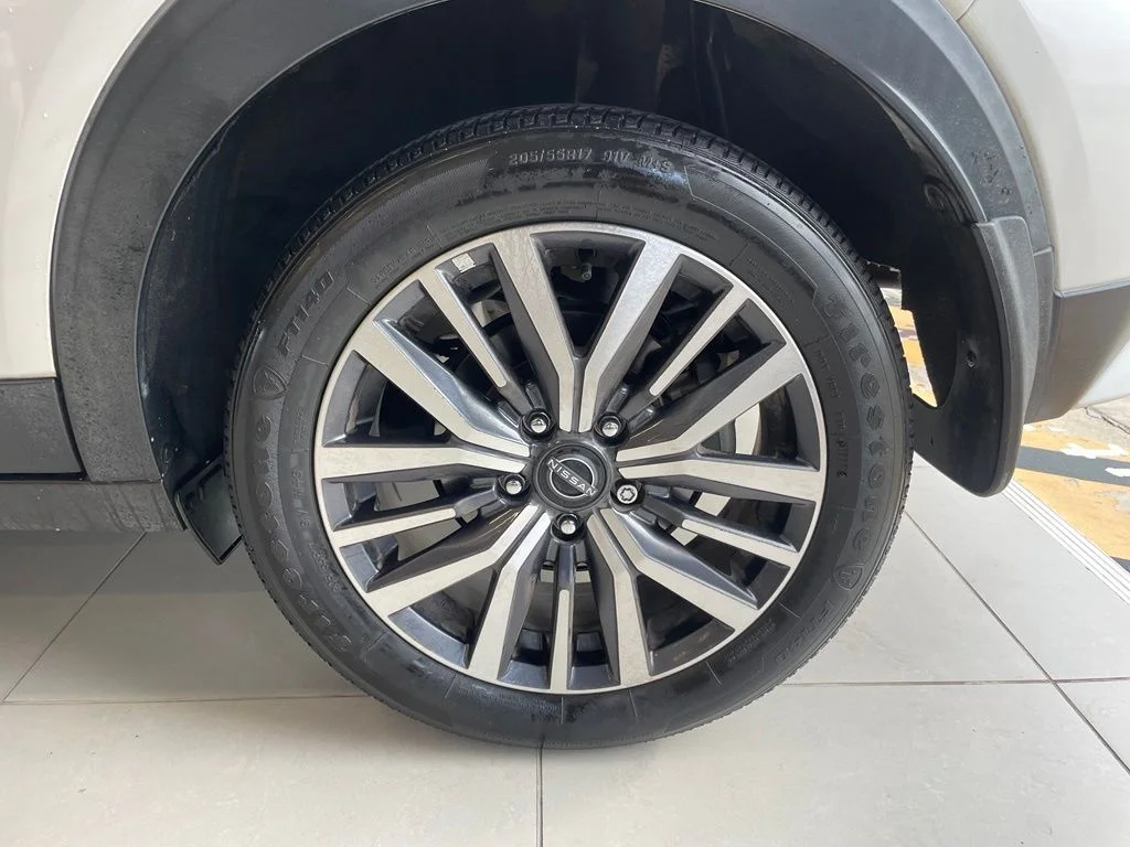 Certified Used 2024 White Nissan SR image 17